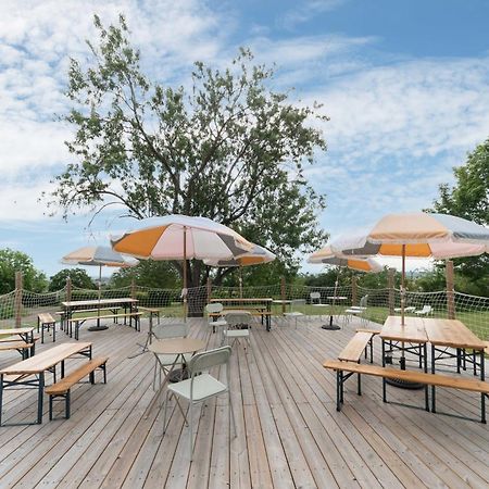 Camping Le Mont Libre - Cottage & Espace Nature - Gannat Eksteriør billede