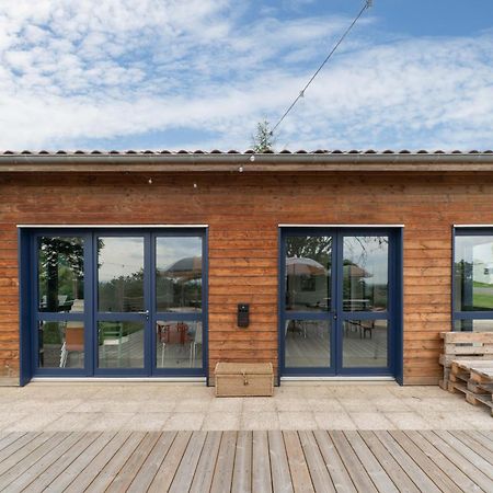 Camping Le Mont Libre - Cottage & Espace Nature - Gannat Eksteriør billede