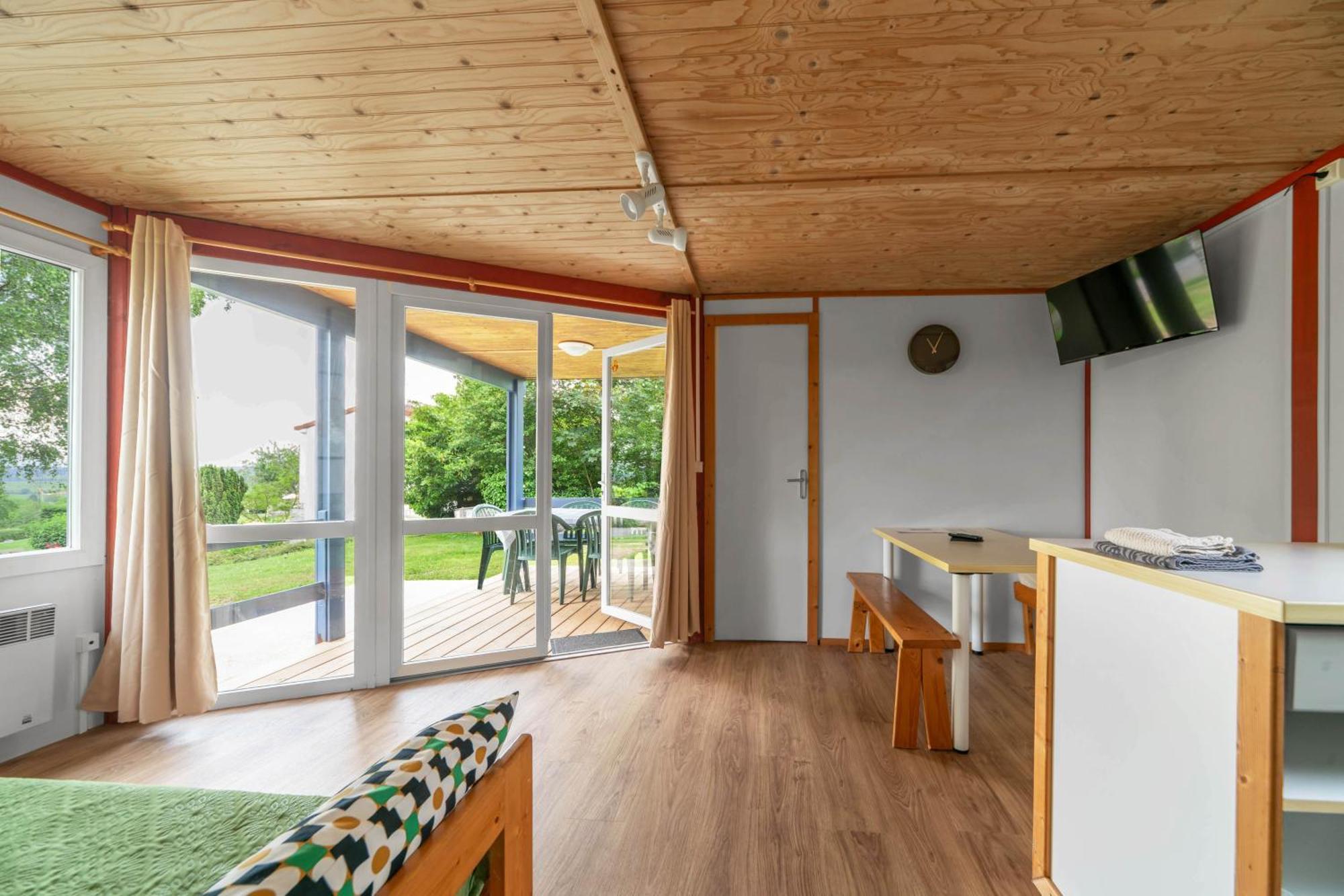 Camping Le Mont Libre - Cottage & Espace Nature - Gannat Eksteriør billede