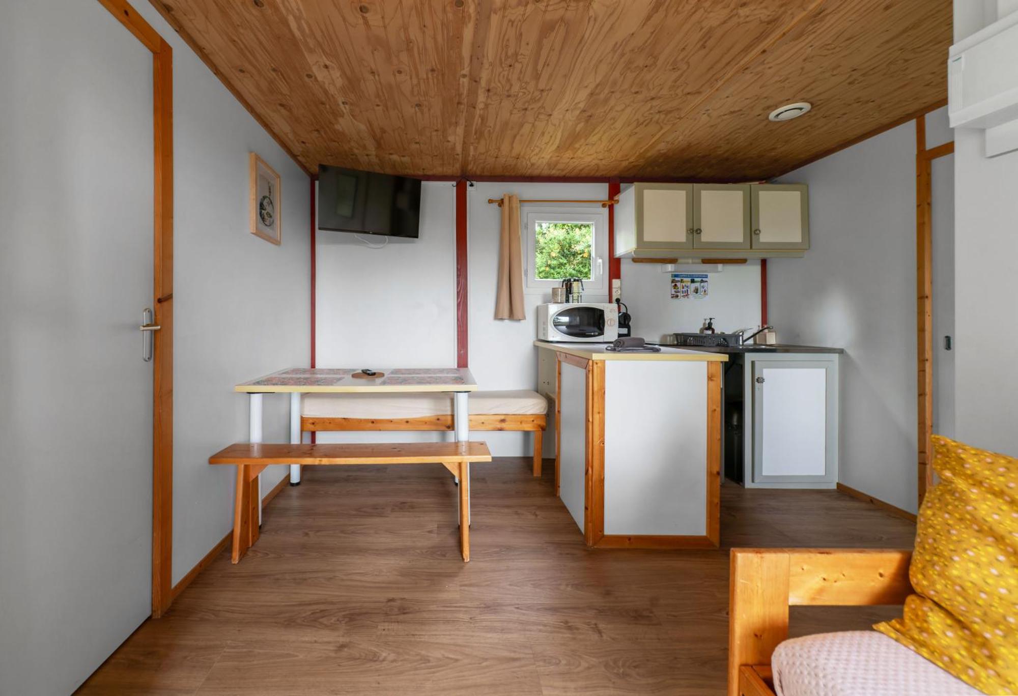 Camping Le Mont Libre - Cottage & Espace Nature - Gannat Eksteriør billede