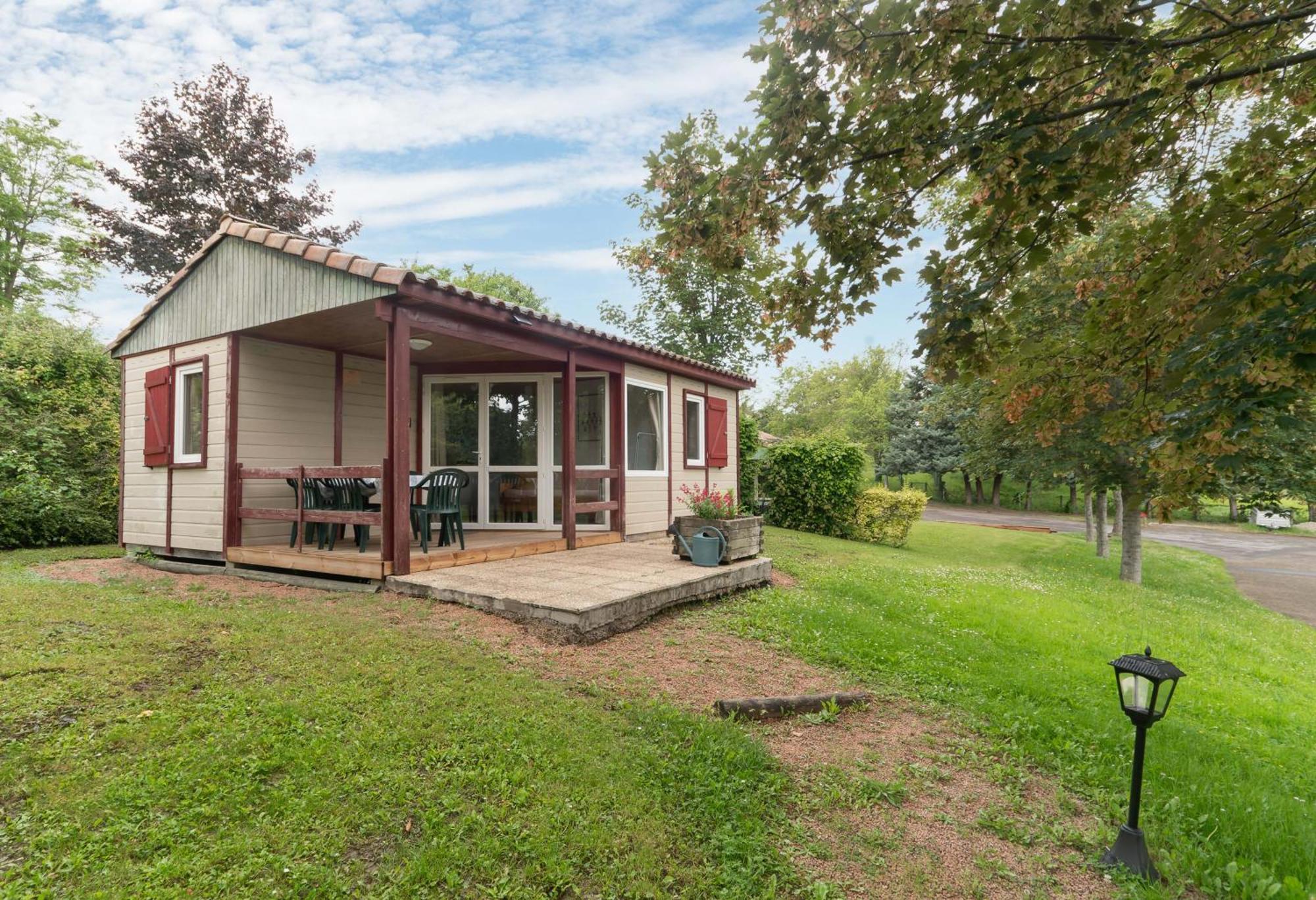 Camping Le Mont Libre - Cottage & Espace Nature - Gannat Eksteriør billede