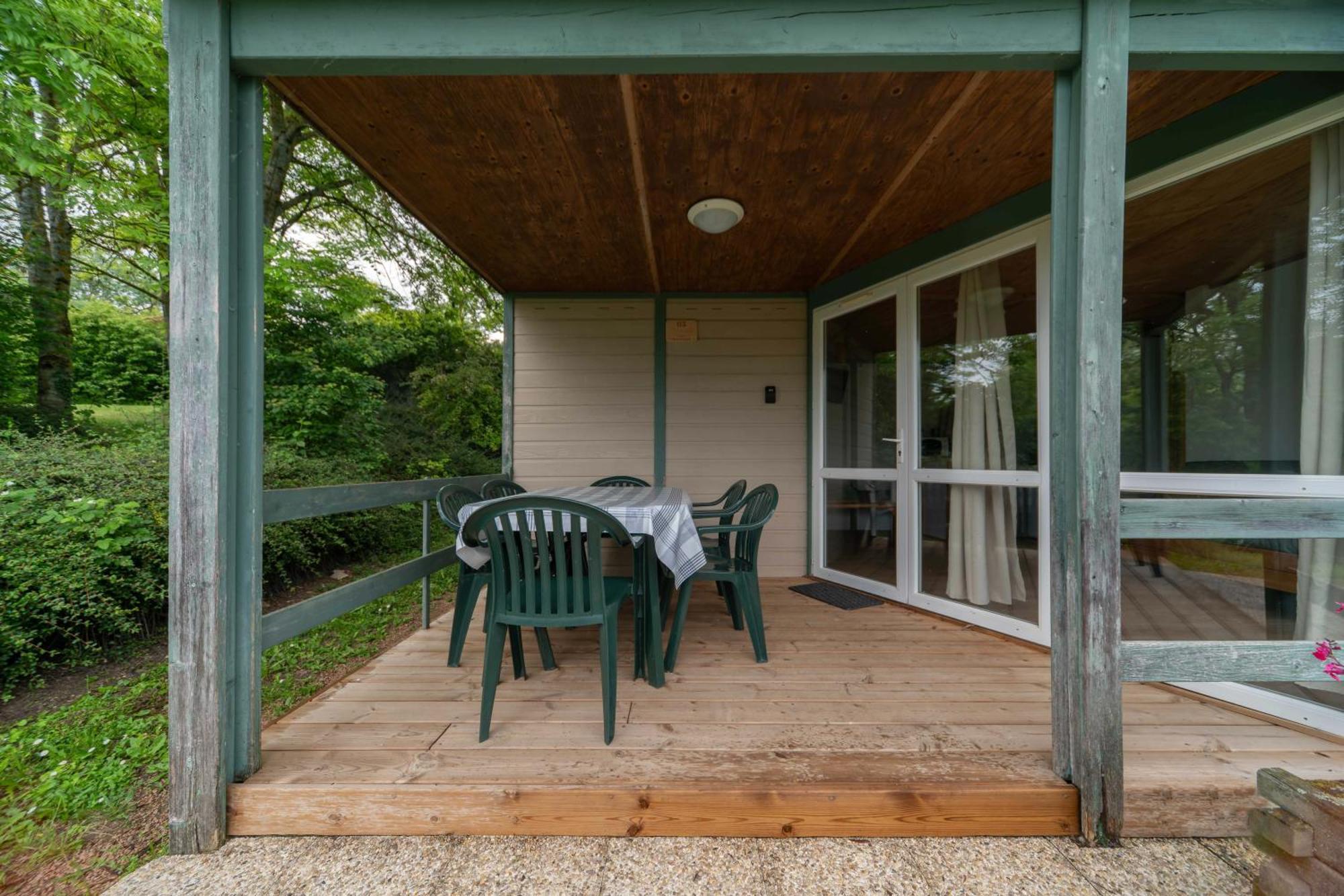 Camping Le Mont Libre - Cottage & Espace Nature - Gannat Eksteriør billede