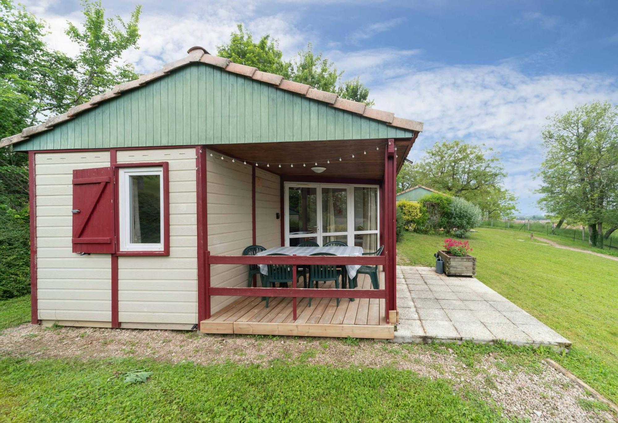 Camping Le Mont Libre - Cottage & Espace Nature - Gannat Eksteriør billede