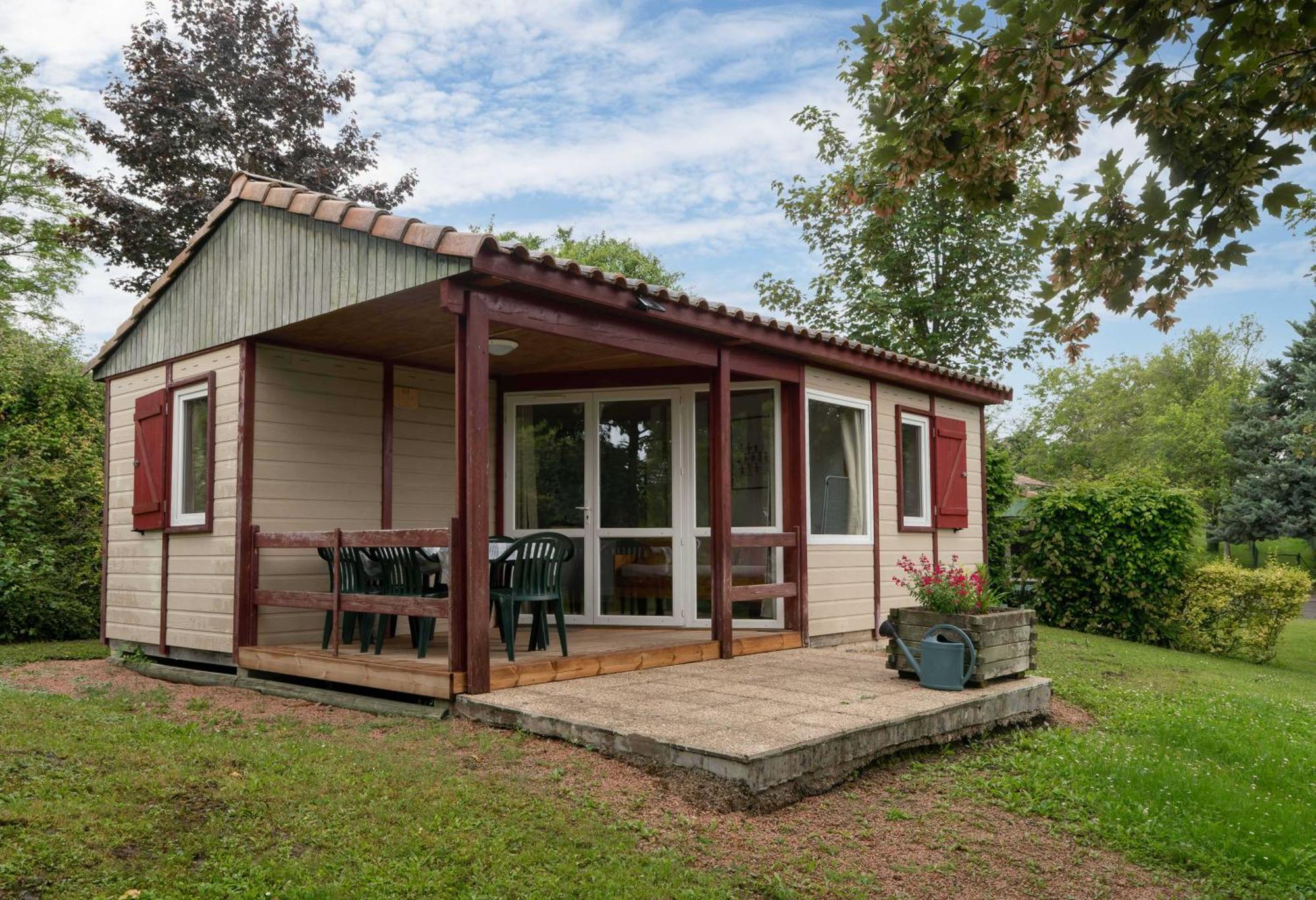 Camping Le Mont Libre - Cottage & Espace Nature - Gannat Eksteriør billede
