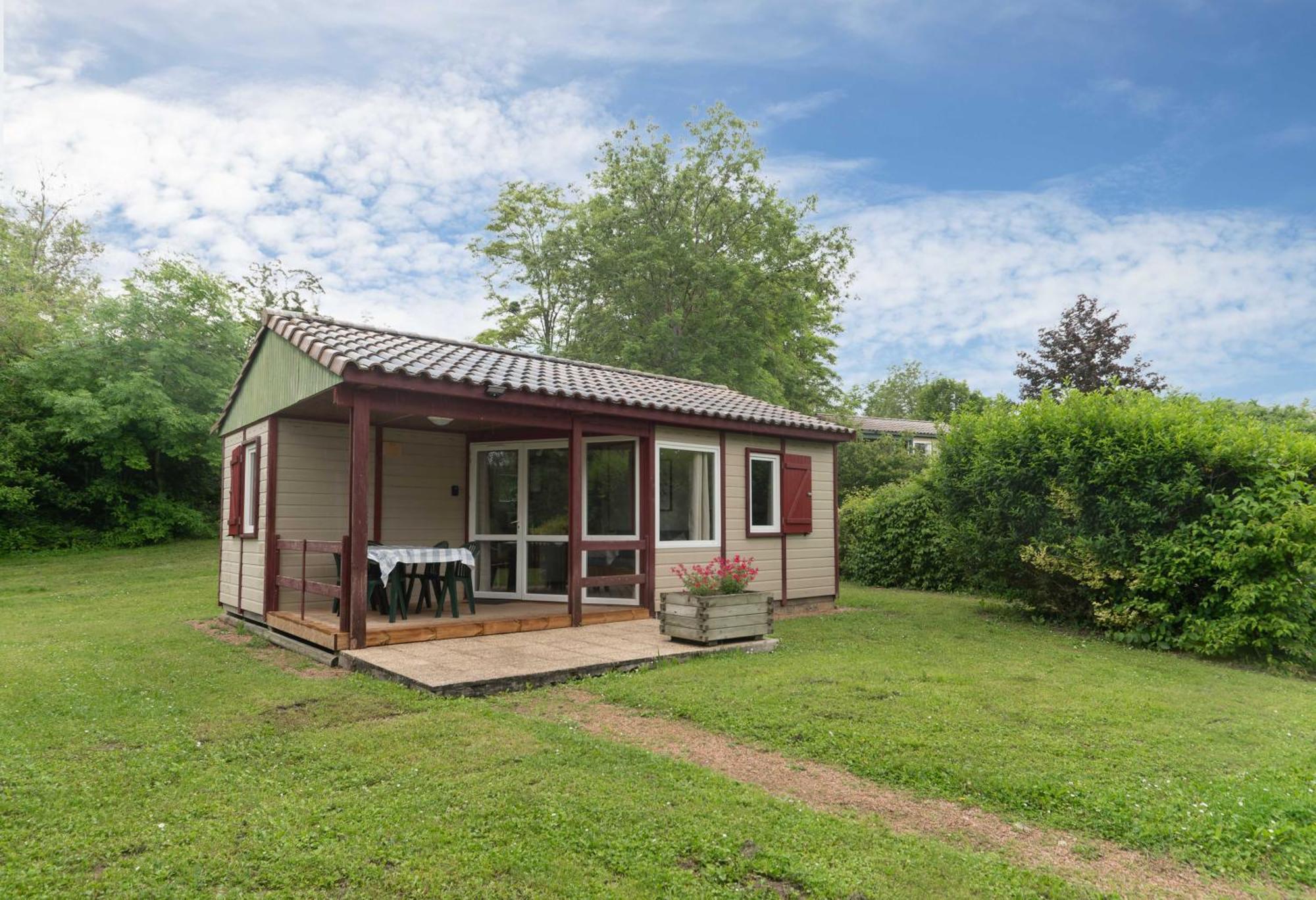 Camping Le Mont Libre - Cottage & Espace Nature - Gannat Eksteriør billede