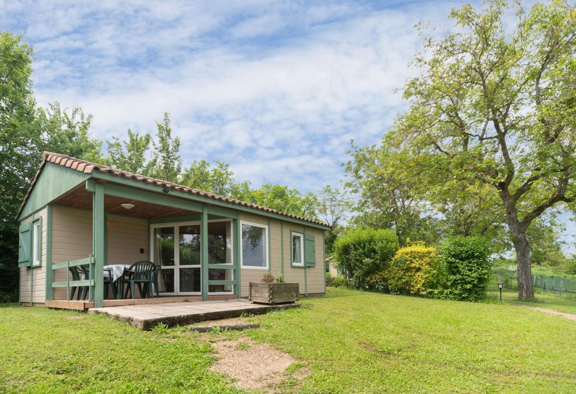 Camping Le Mont Libre - Cottage & Espace Nature - Gannat Eksteriør billede