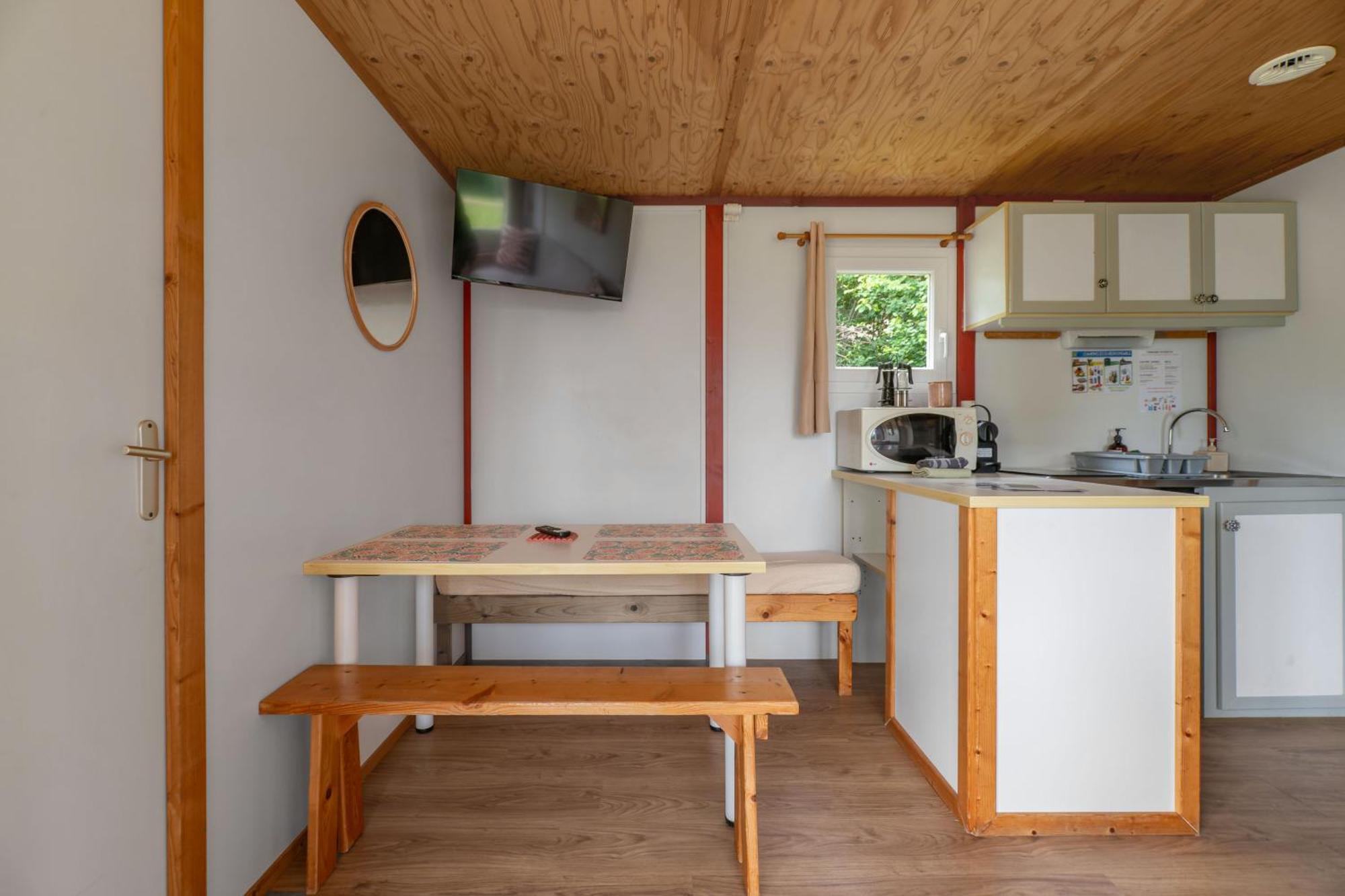 Camping Le Mont Libre - Cottage & Espace Nature - Gannat Eksteriør billede