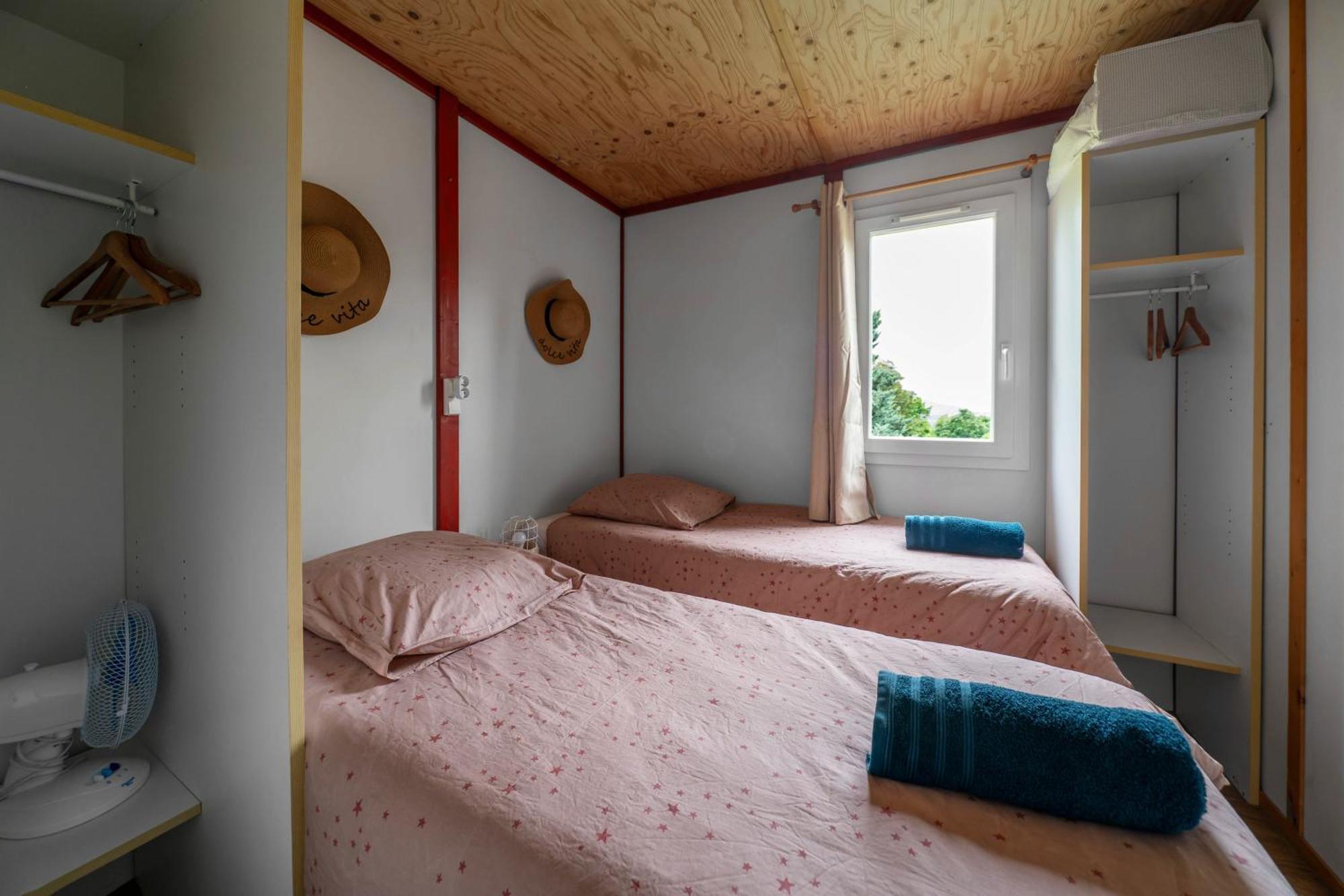 Camping Le Mont Libre - Cottage & Espace Nature - Gannat Eksteriør billede