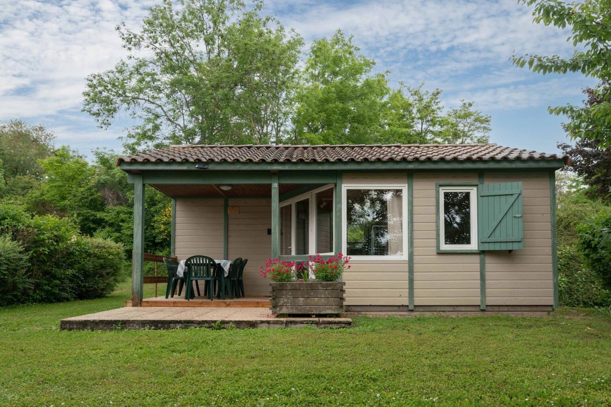 Camping Le Mont Libre - Cottage & Espace Nature - Gannat Eksteriør billede