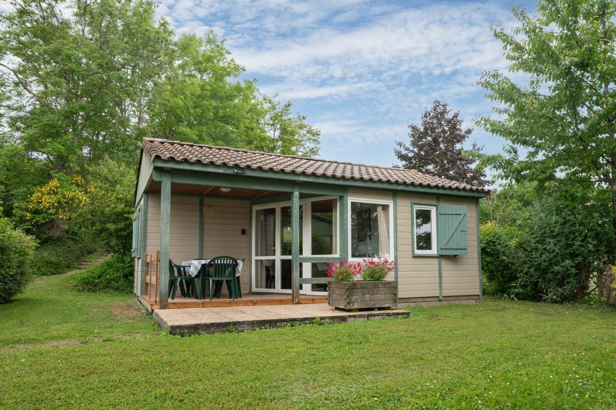 Camping Le Mont Libre - Cottage & Espace Nature - Gannat Eksteriør billede