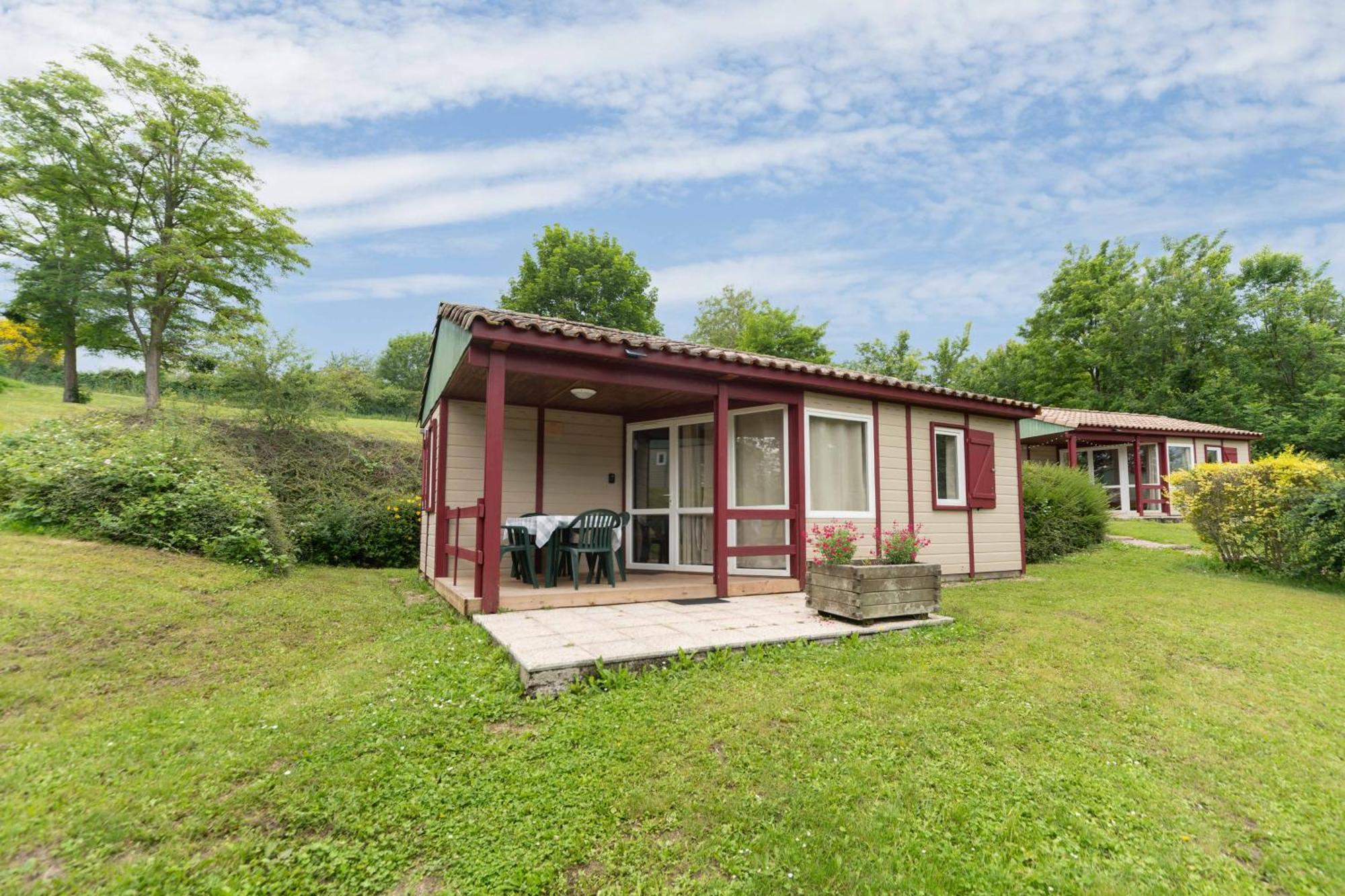 Camping Le Mont Libre - Cottage & Espace Nature - Gannat Eksteriør billede