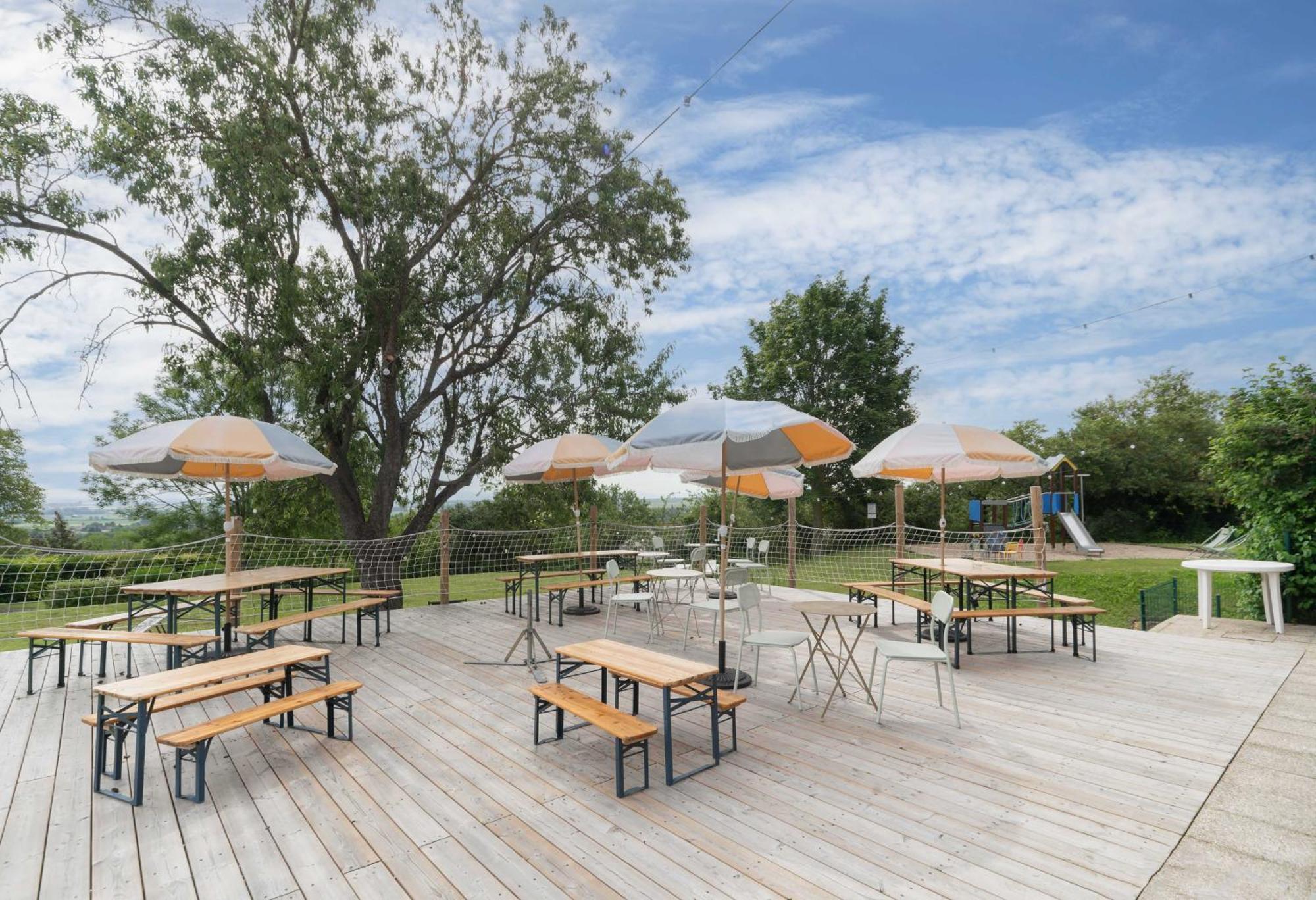 Camping Le Mont Libre - Cottage & Espace Nature - Gannat Eksteriør billede
