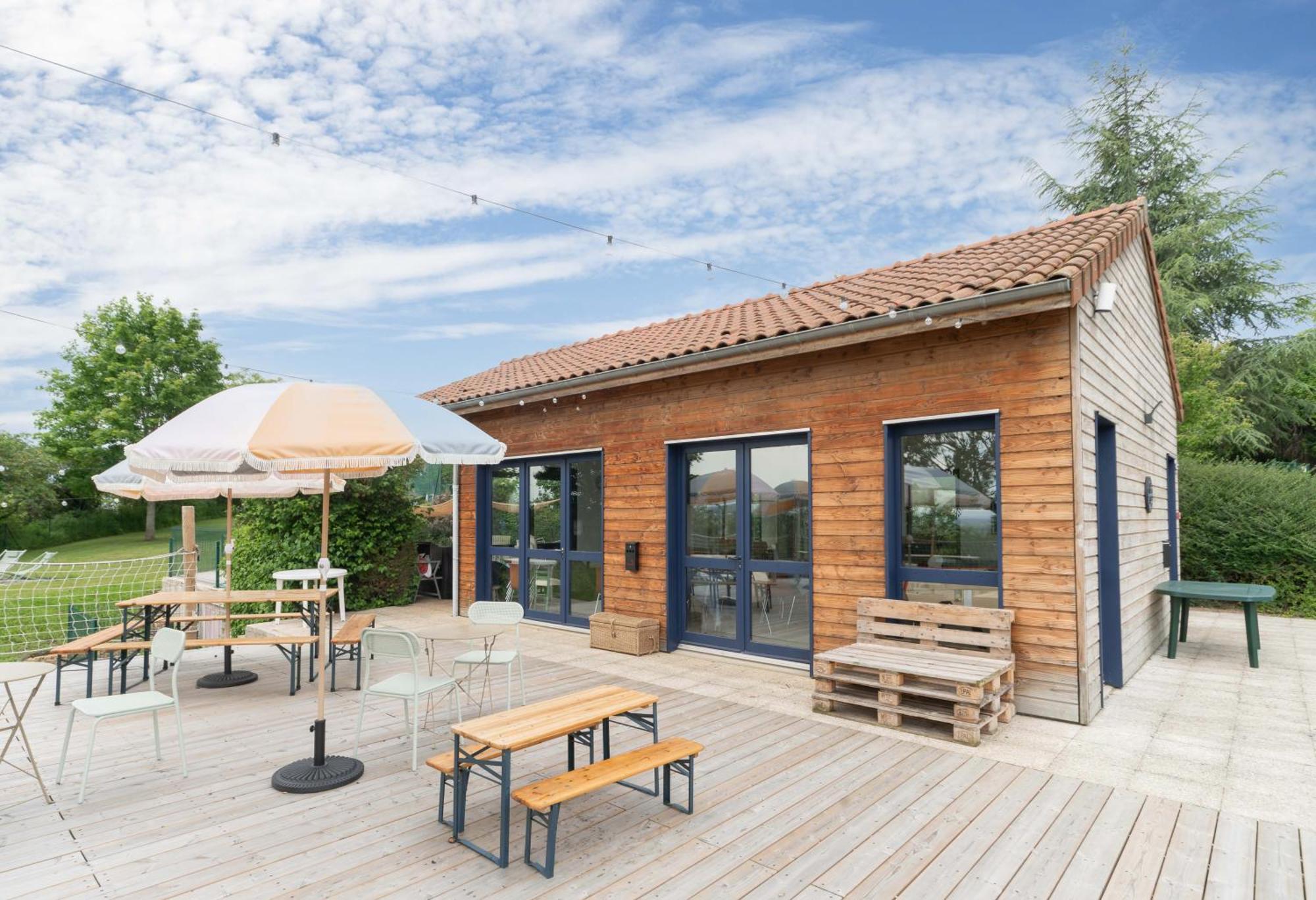 Camping Le Mont Libre - Cottage & Espace Nature - Gannat Eksteriør billede