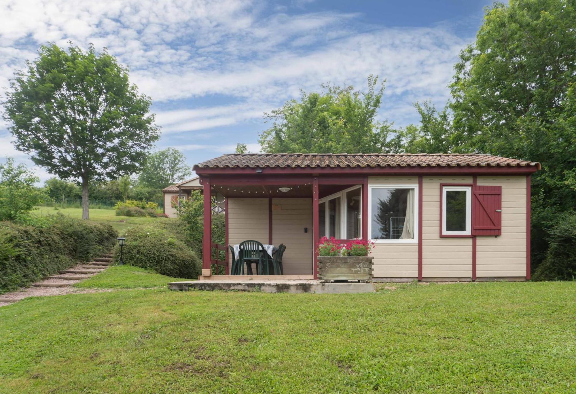 Camping Le Mont Libre - Cottage & Espace Nature - Gannat Eksteriør billede