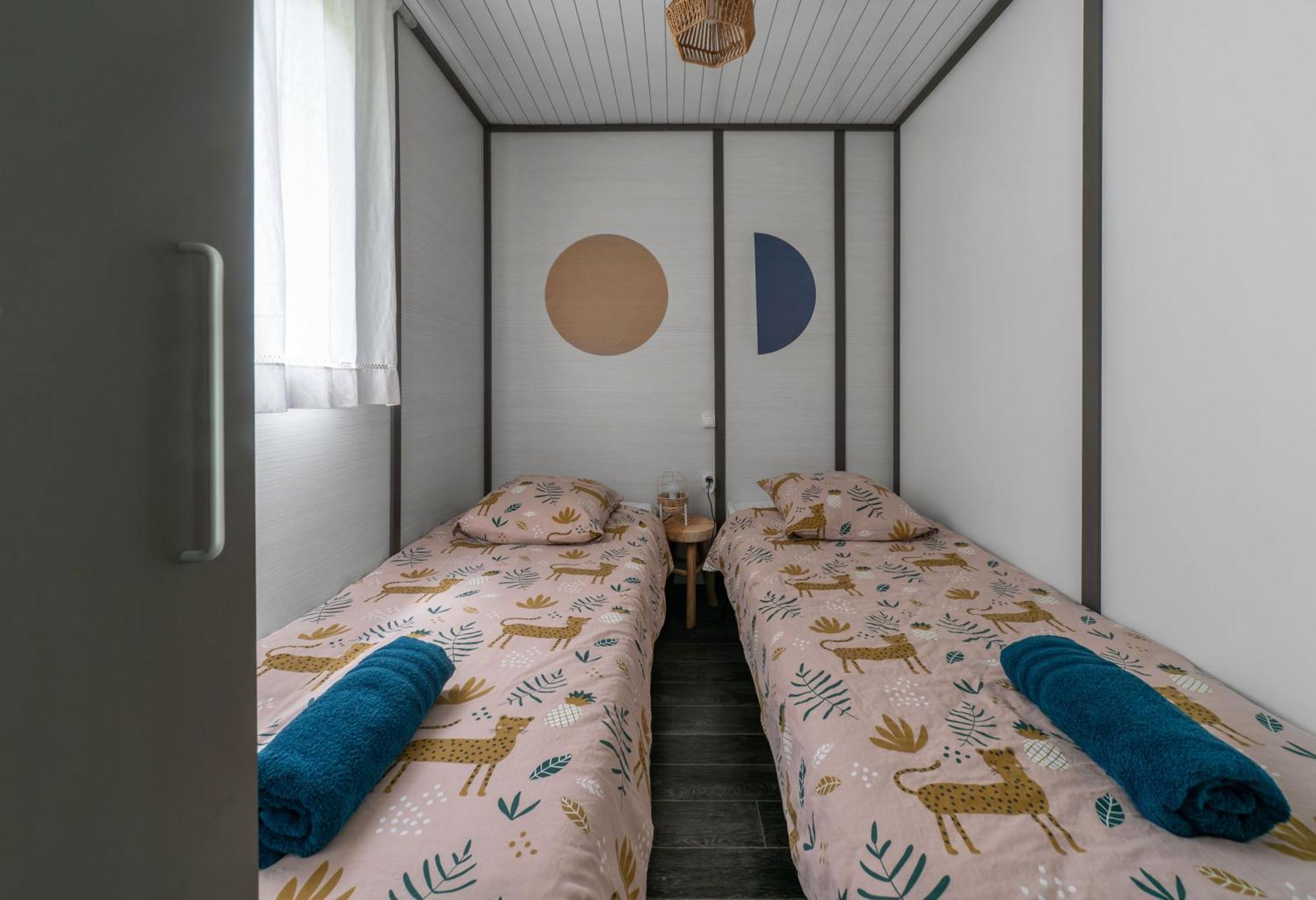 Camping Le Mont Libre - Cottage & Espace Nature - Gannat Eksteriør billede
