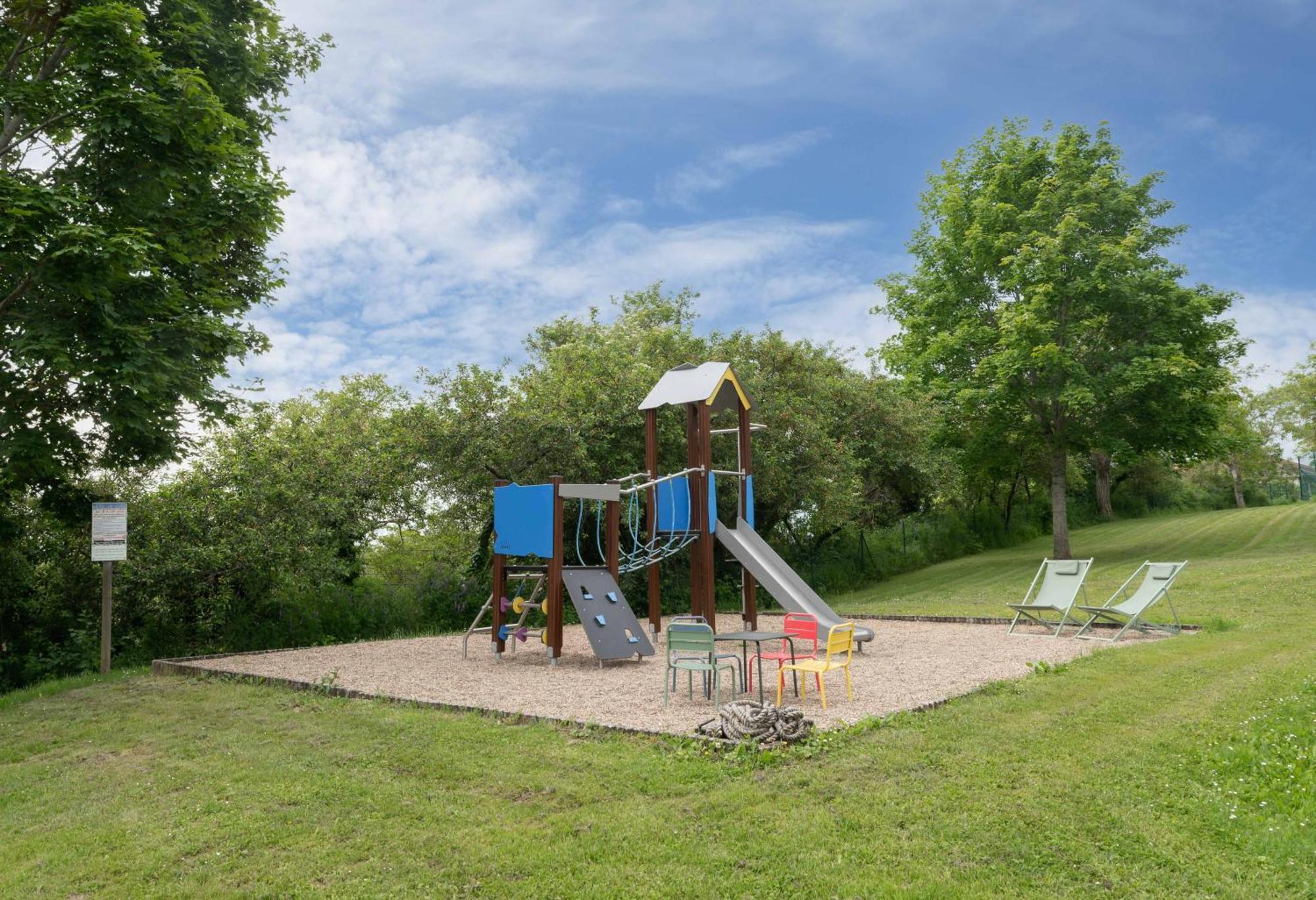 Camping Le Mont Libre - Cottage & Espace Nature - Gannat Eksteriør billede