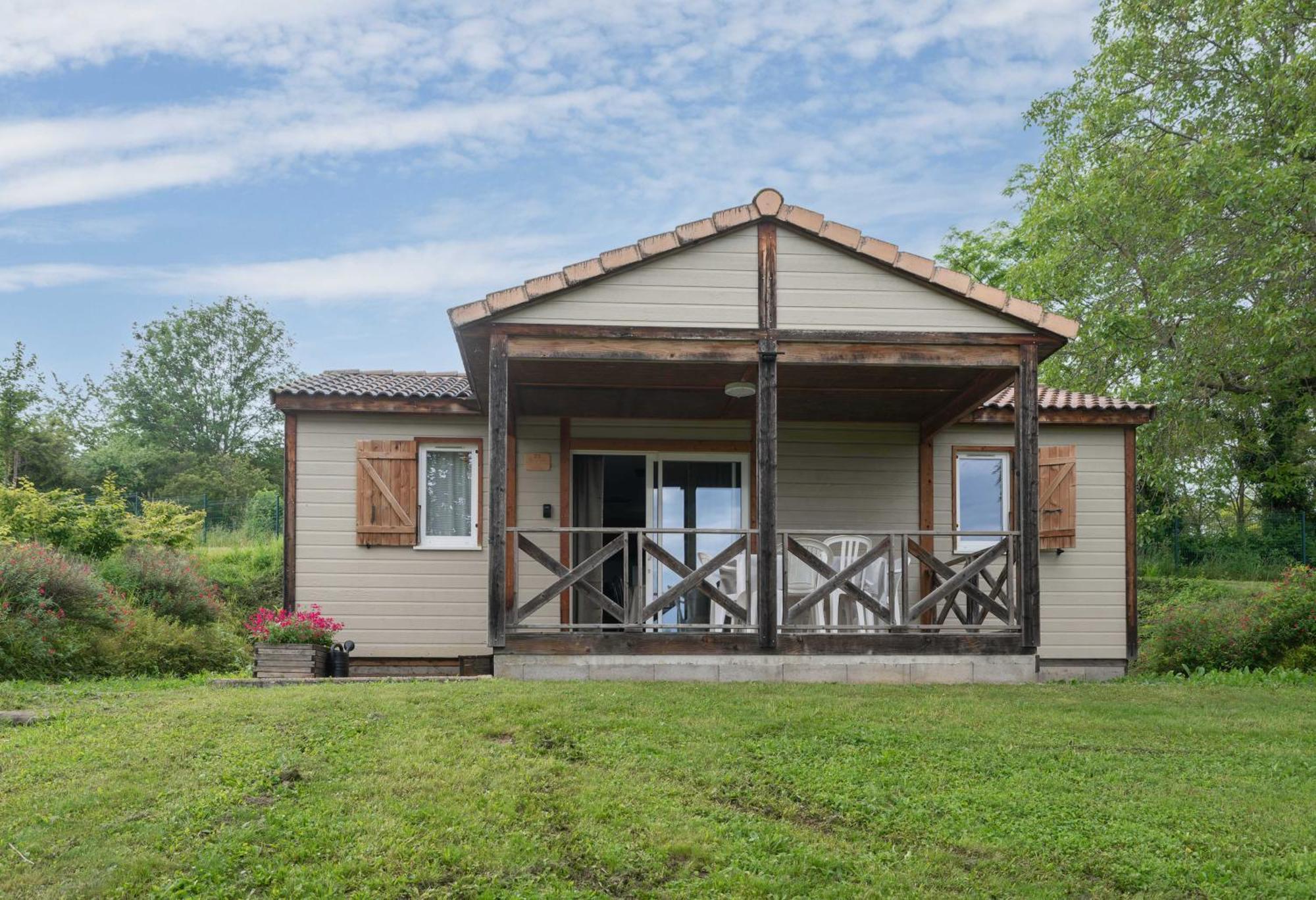 Camping Le Mont Libre - Cottage & Espace Nature - Gannat Eksteriør billede