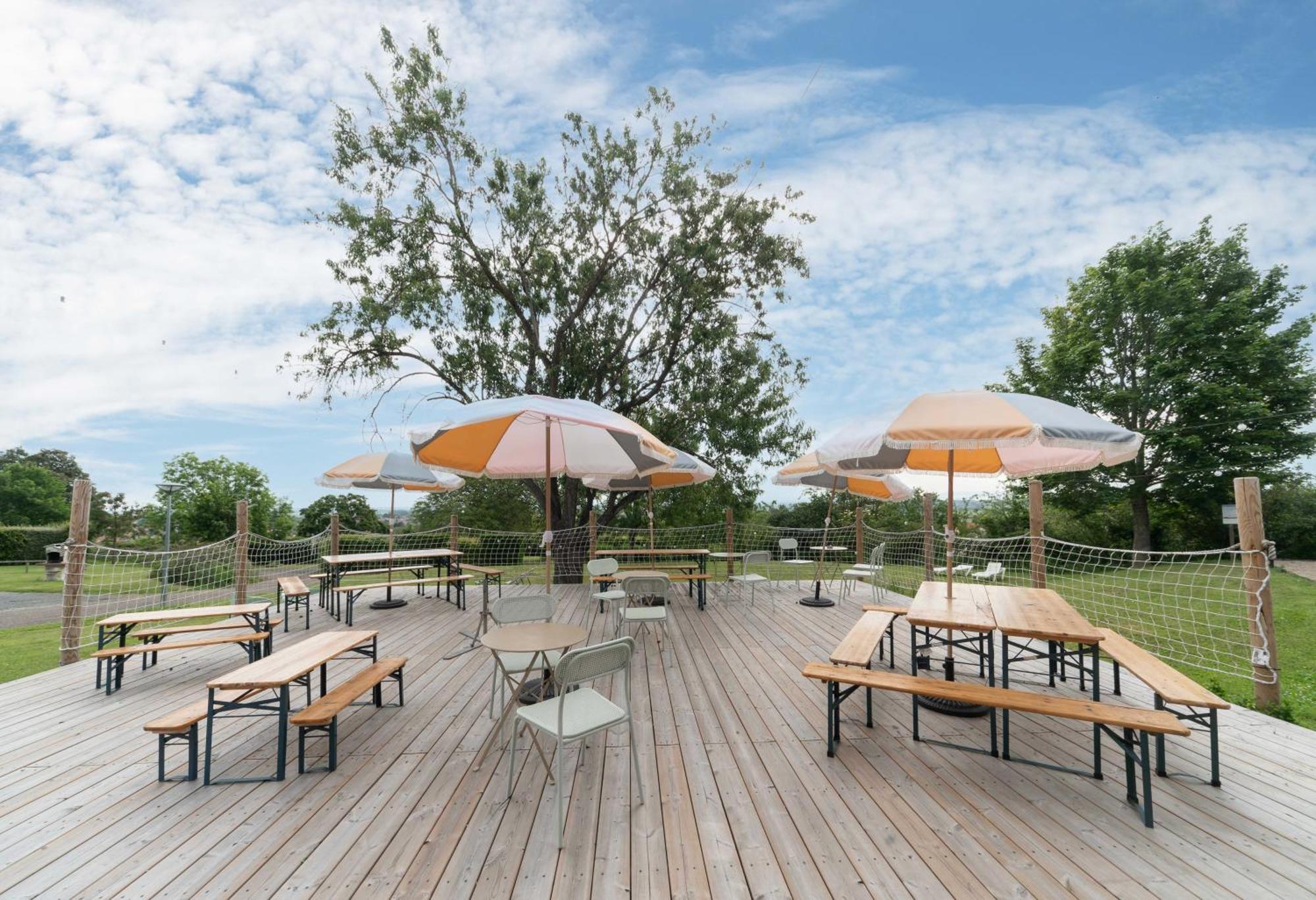 Camping Le Mont Libre - Cottage & Espace Nature - Gannat Eksteriør billede